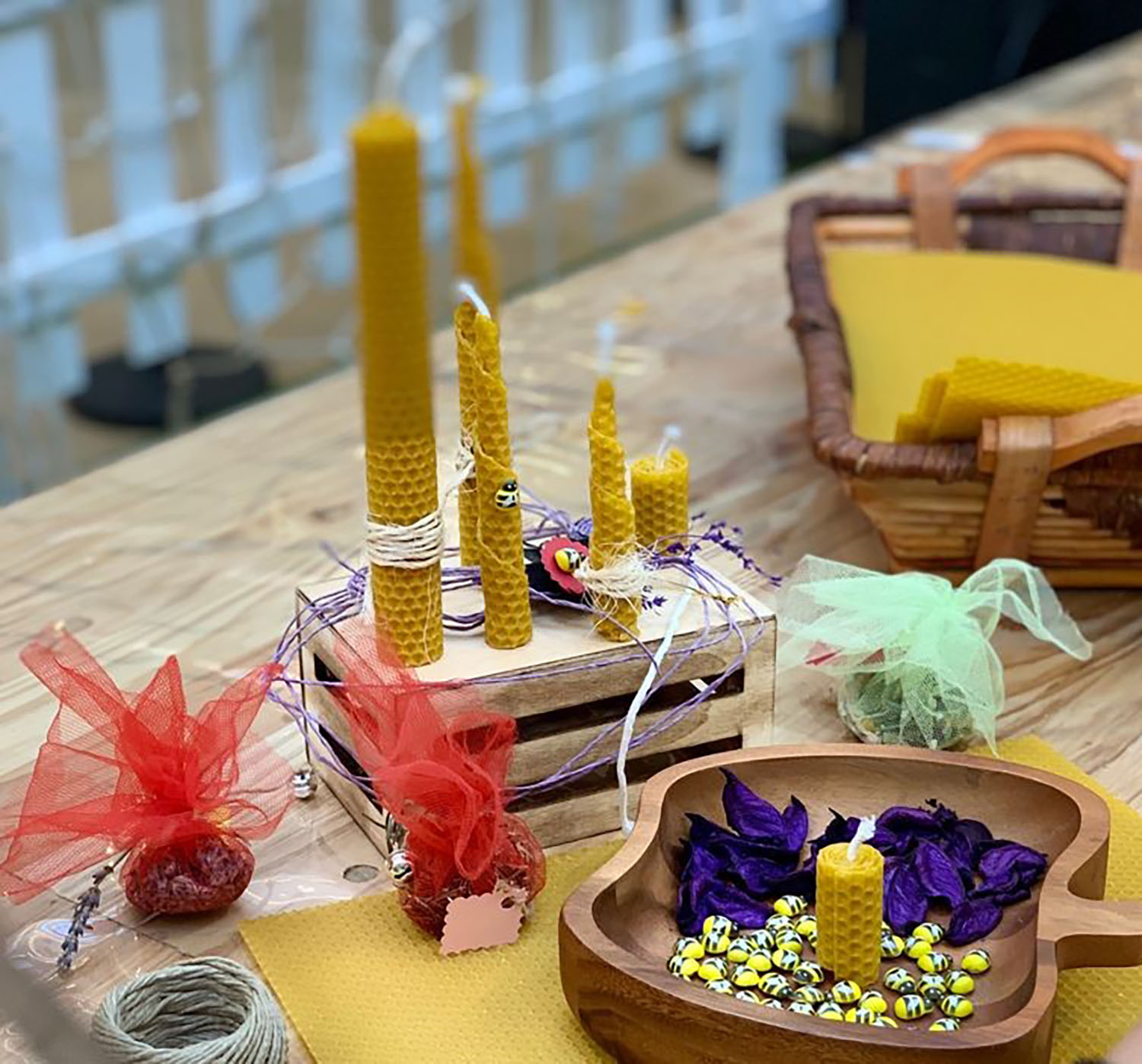 Taller de velas con cera natural Talleres Educación Ambiental de Inna Global