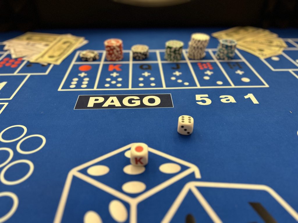 ¡Haz que tu evento sea inolvidable con nuestras mesas de casino temáticas y profesionales! Diversión garantizada para cualquier ocasión.